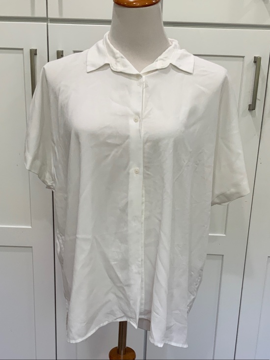 Uniqlo Tops - Uniqlo White Short-Sleeve Casual Button-Down Shirt
